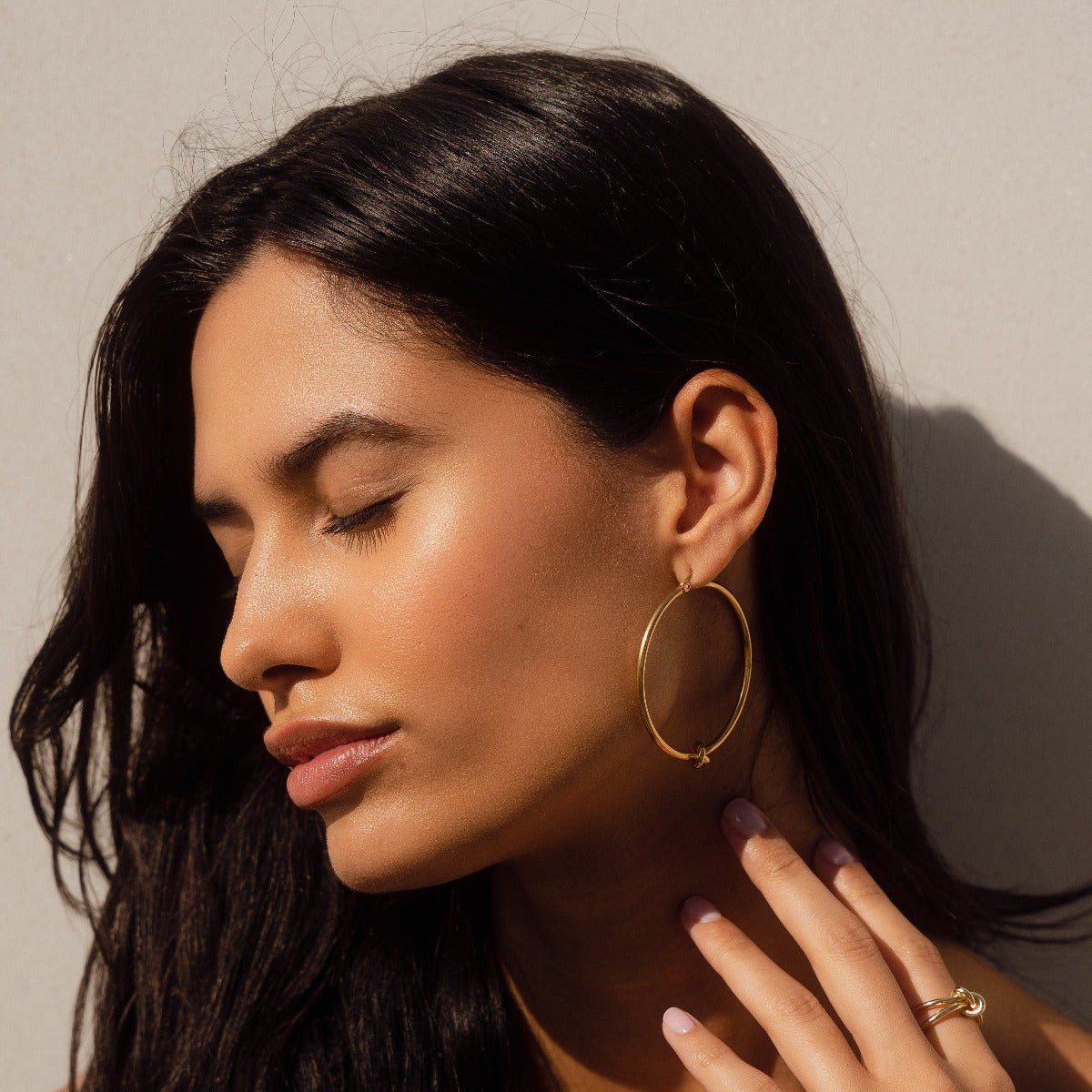 Earrings with Central Knot with